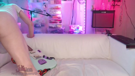 realjuliajane  16-04-2022